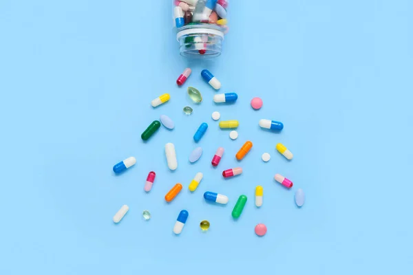 Composizione Con Pillole Colorate Barattolo Sfondo Colori — Foto Stock