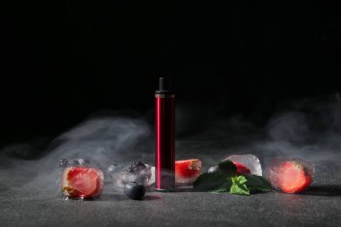 Elektronik sigara ve buzlu böğürtlen.