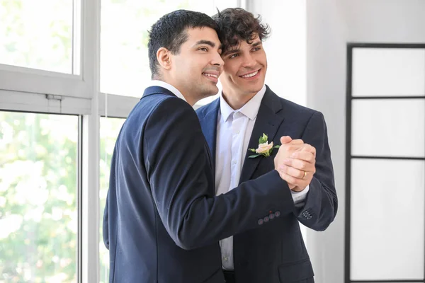 Glückliches Homosexuelles Paar Tanzt Hochzeitstag — Stockfoto