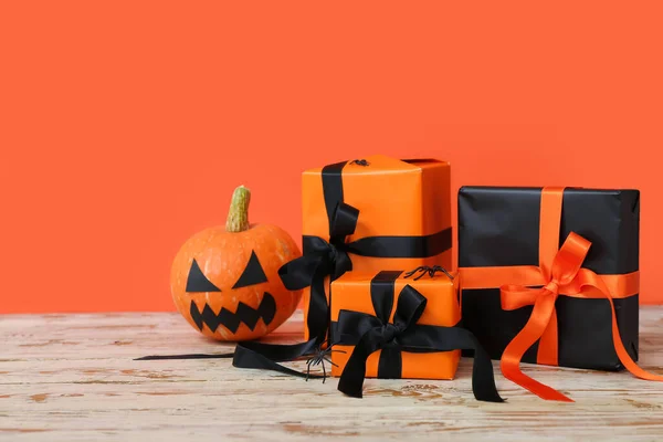 Tökfej Ajándékdobozok Könnyű Asztalon Halloween Ünneplés Koncepció — Stock Fotó