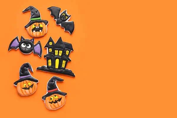 Verschillende Smakelijke Koekjes Voor Halloween Viering Oranje Achtergrond — Stockfoto