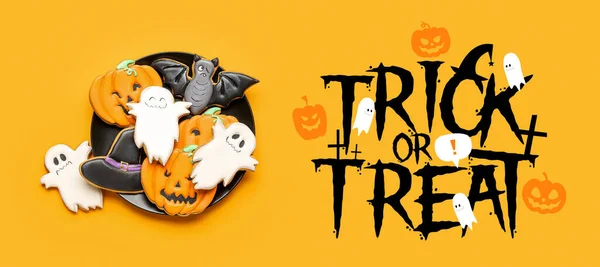 Halloween Cookies Och Text Trick Eller Treat Orange Bakgrund — Stockfoto