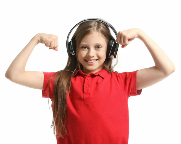 Menina Fones Ouvido Mostrando Músculos Fundo Branco — Fotografia de Stock