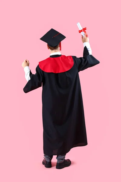Mężczyzna Absolwent Student Dyplomem Różowym Tle Widok Tyłu — Zdjęcie stockowe