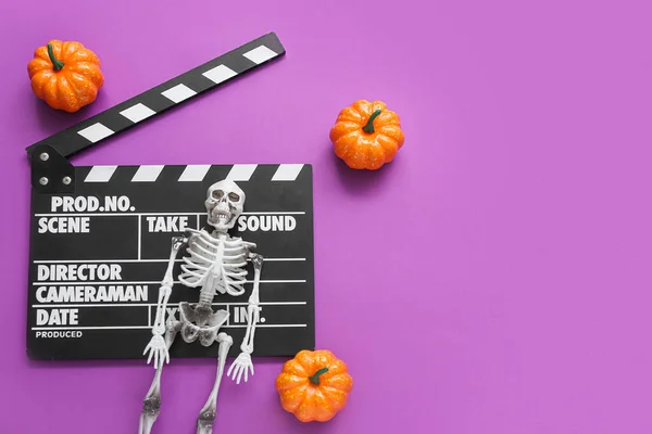 Clapperboard Avec Citrouilles Squelette Sur Fond Violet Fête Halloween — Photo