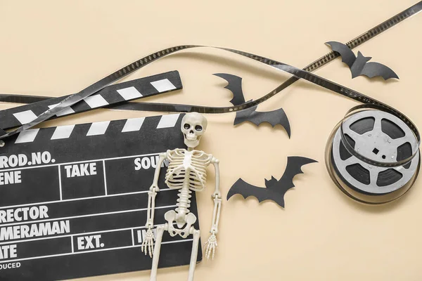 Clapperboard Avec Bobine Film Décor Halloween Sur Fond Beige — Photo