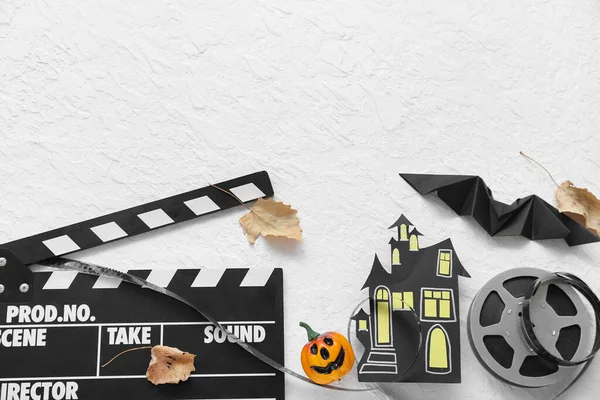 Clapperboard Avec Bobine Film Décor Halloween Différent Sur Fond Blanc — Photo