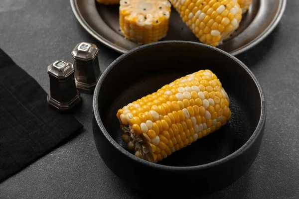 Bowl Boiled Corn Cob Black Background — Stock Photo, Image