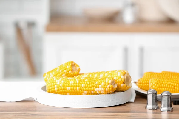 Board Boiled Corn Cobs Wooden Table Kitchen — Stock Photo, Image