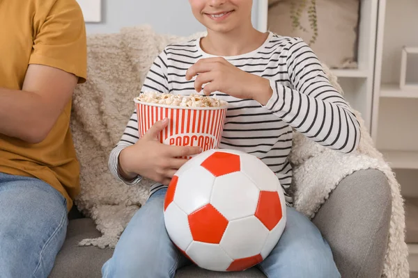 Little Boy Popcorn His Dad Watching Football Game Home Closeup — Stock Photo, Image