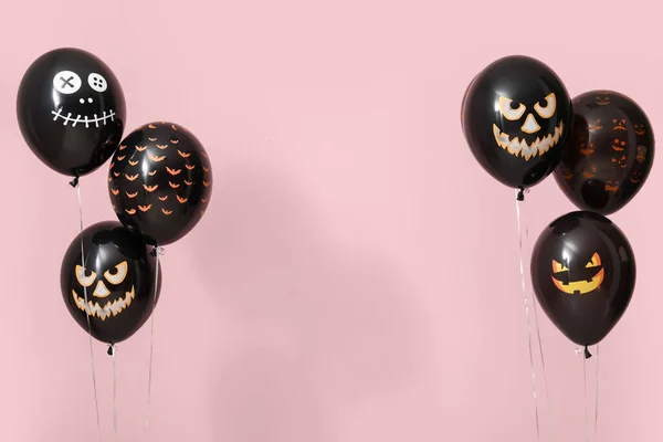 Różne Czarne Balony Halloween Różowym Tle — Zdjęcie stockowe