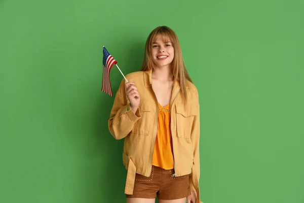 Дівчина Підліток Прапором Сша Зеленому Фоні — стокове фото