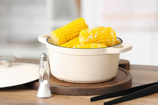 Cooking Pot Boiled Corn Cobs Wooden Table Kitchen — Stock Photo, Image