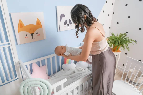 Young Woman Putting Her Baby Bed — Stock Photo, Image