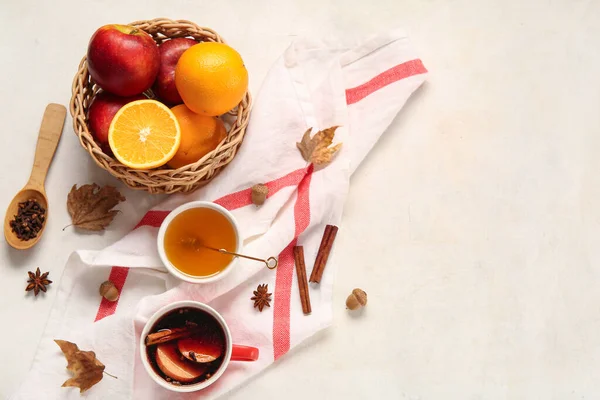Cup Hot Mulled Wine Orange Apple White Background — Stock Photo, Image