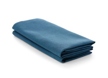 Beyaz arka planda katlanmış temiz peçeteler