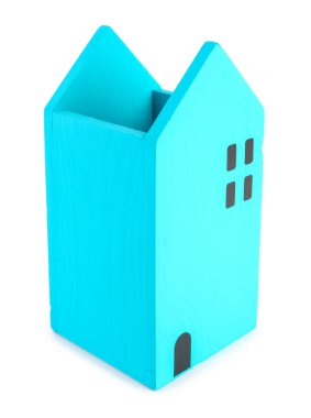 Beyaz arkaplanda ev şeklindeki tutucu