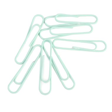 yeşil ataçlar beyaz arkaplanda izole edildi