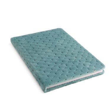 Beyaz arkaplanda konforlu kapaklı bir dizüstü bilgisayar