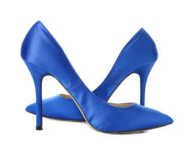 Beyaz arkaplanda zarif mavi topuklar