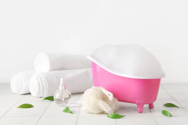 Small Bathtub Foam Bath Supplies Plant Leaves Light Tile Table — Stock Photo, Image