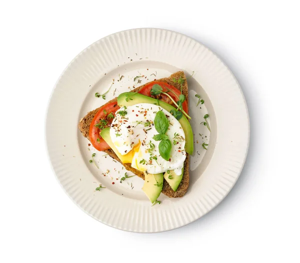 Beyaz Zemin Üzerinde Yumurta Olan Lezzetli Bir Sandviç Tabağı — Stok fotoğraf