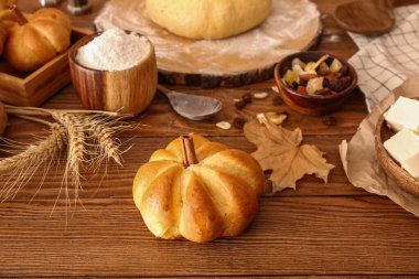 Lezzetli balkabağı şekilli çörek.