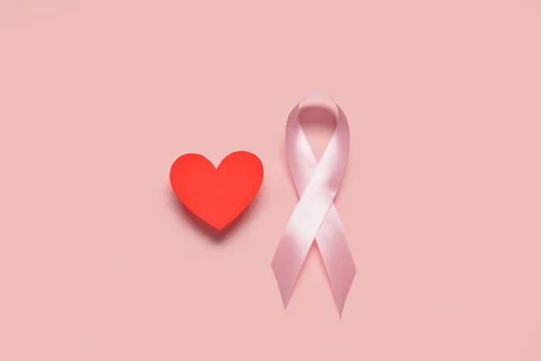 Rosa Medvetenhet Band Och Rött Hjärta Färg Bakgrund Begreppet Bröstcancer — Stockfoto