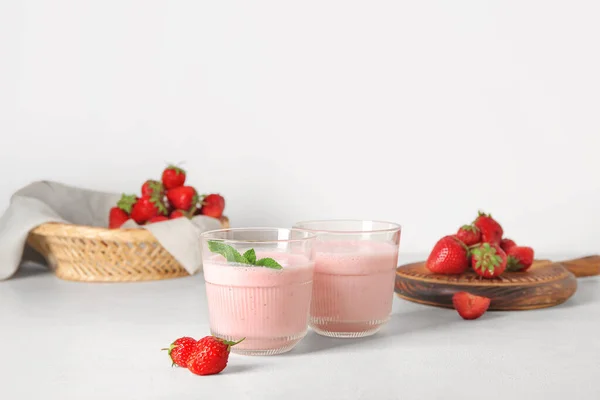 Glasses Tasty Strawberry Smoothie Light Background — Stock Photo, Image