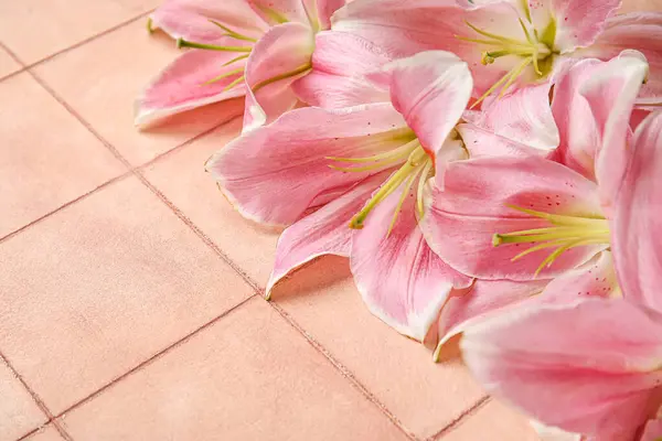 Beautiful Lily Flowers Beige Tile Background — Stock Photo, Image