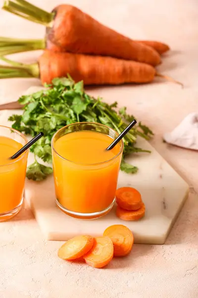 Board Glasses Fresh Carrot Juice Parsley Pink Background — Stock Photo, Image