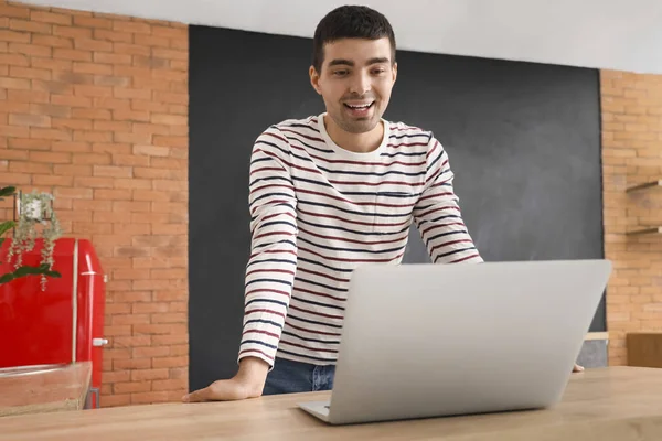 Young Man Laptop Video Chatting Kitchen — Stock Photo, Image