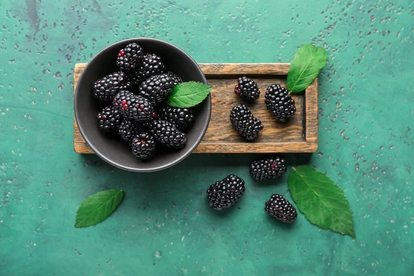 Bowl Wooden Board Fresh Blackberries Green Background — Stock Photo, Image