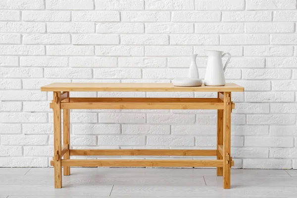 Wooden Coffee Table Decor White Brick Wall — Stock Photo, Image