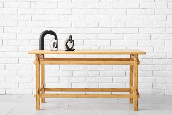 Wooden Coffee Table Decor White Brick Wall — Stock Photo, Image