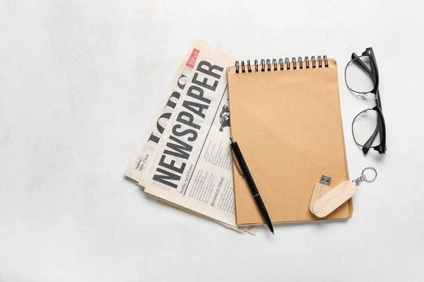 Notebook Usb Flash Drive Newspapers Eyeglasses White Background — Stock Photo, Image