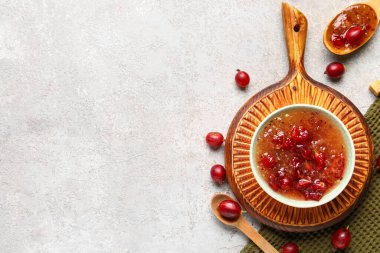 Hafif arkaplanlı lezzetli bektaşi üzümü reçelli kase