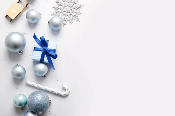 Різдвяні Кульки Цукеркова Тростина Подарункова Коробка Білому Тлі — стокове фото