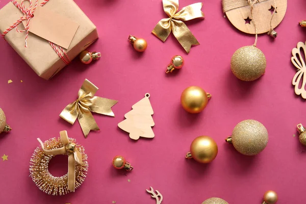 Christmas Balls Bow Gift Box Purple Background — Stock Photo, Image