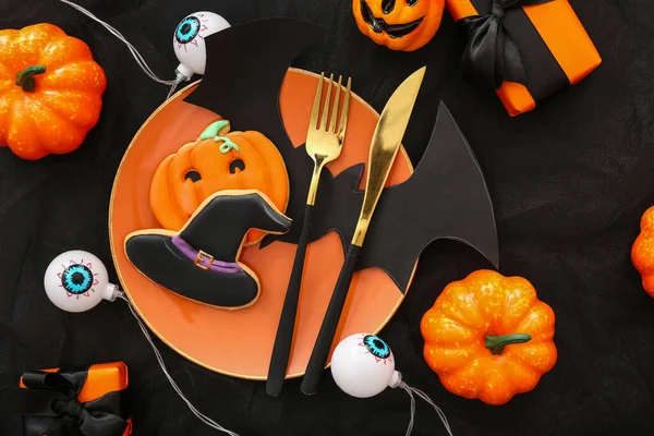 Halloween Nastavení Stolu Chutnými Sušenkami Dýně Tmavém Pozadí Detailní Záběr — Stock fotografie