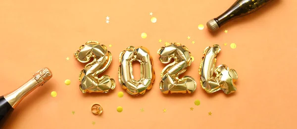 Figure 2024 Made Balloons Champagne Bottles Orange Background — Stock Photo, Image