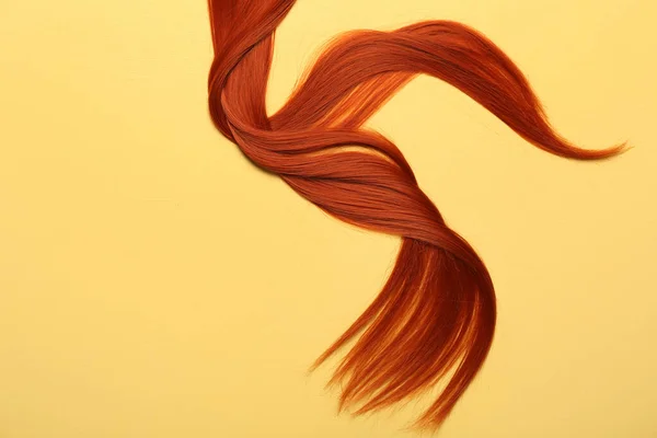 Рыжие Волосы Желтом Фоне Крупным Планом — стоковое фото