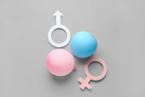 Balões Com Símbolos Papel Feminino Masculino Sobre Fundo Cinzento — Fotografia de Stock