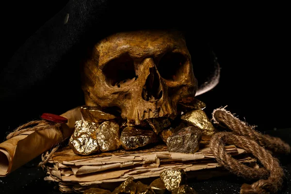 Equipamento Viagem Com Pepitas Douradas Crânio Humano Manuscritos Antigos Chapéu — Fotografia de Stock