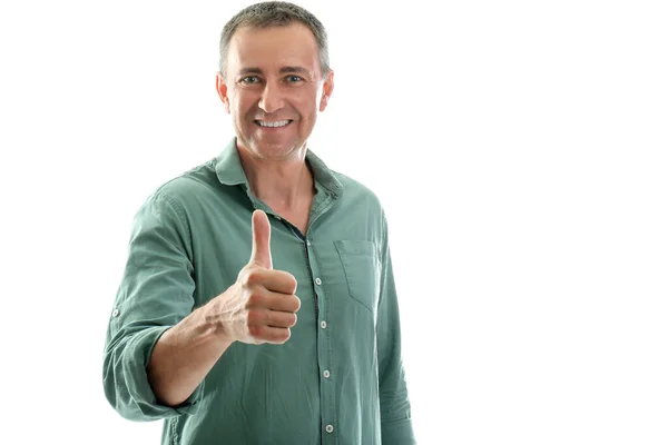 白い背景に親指を示す幸せな成熟した男性の肖像画 — ストック写真