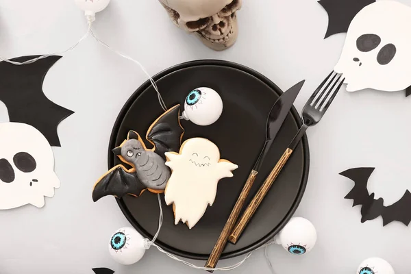 클로즈업에 두개골과 맛있는 쿠키와 할로윈 테이블 — 스톡 사진