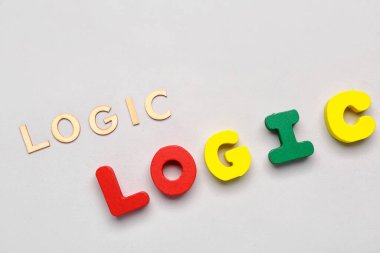 Işık arkaplanı üzerine mantıksal sözcükler