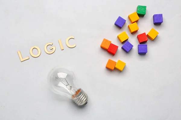 Palavra Logic Com Lâmpada Cubos Fundo Claro — Fotografia de Stock