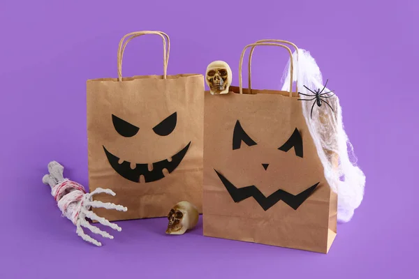 Τσάντες Ψώνια Διακοσμήσεις Για Halloween Λιλά Φόντο — Φωτογραφία Αρχείου