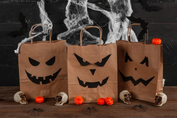 Τσάντες Ψώνια Διακοσμήσεις Για Halloween Στο Τραπέζι — Φωτογραφία Αρχείου